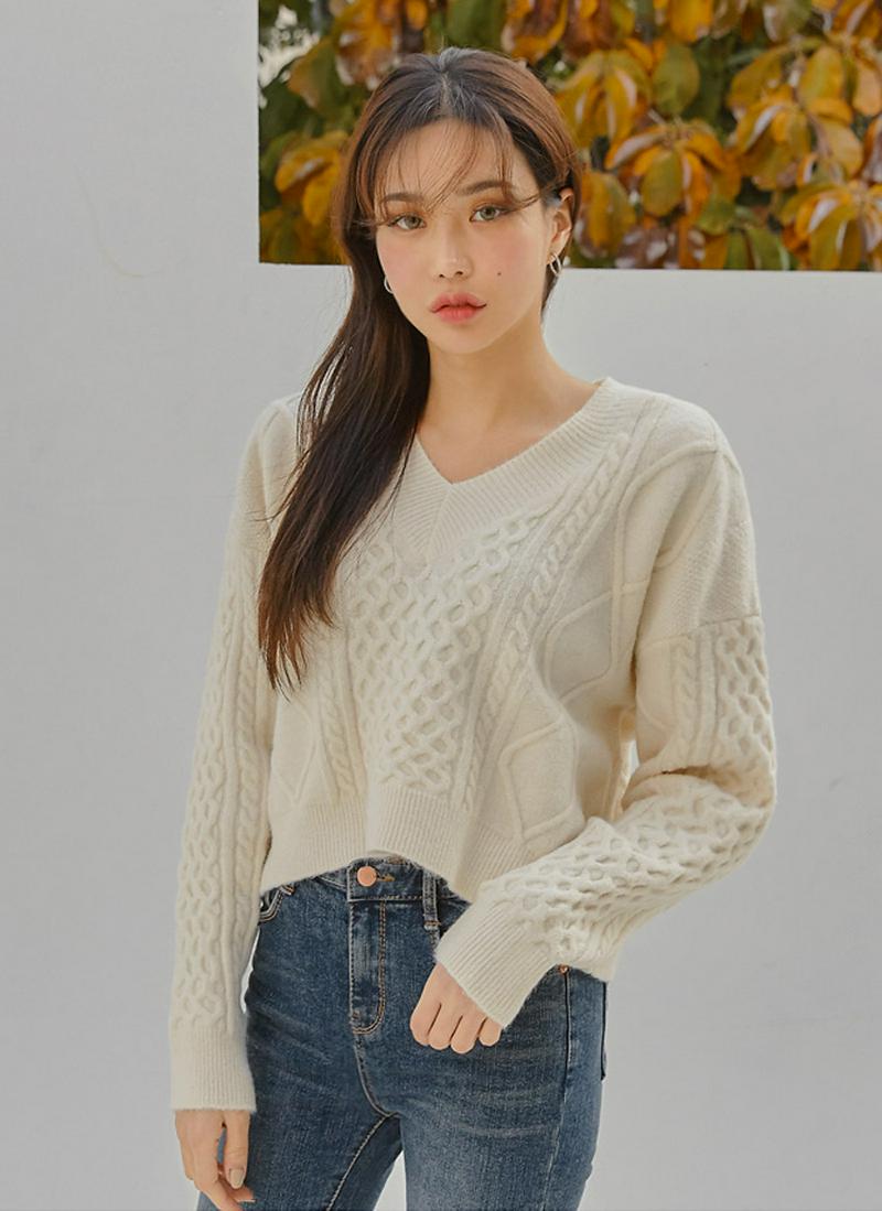 Vネックツイストクロップドニット