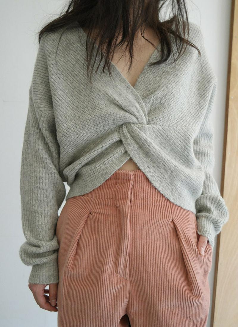 ツイストVネックニット