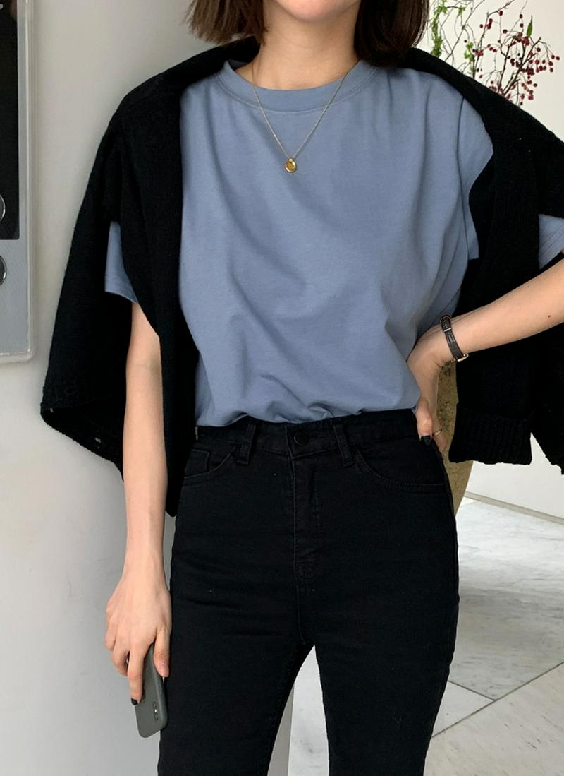 ラウンドネックハーフスリーブTシャツ