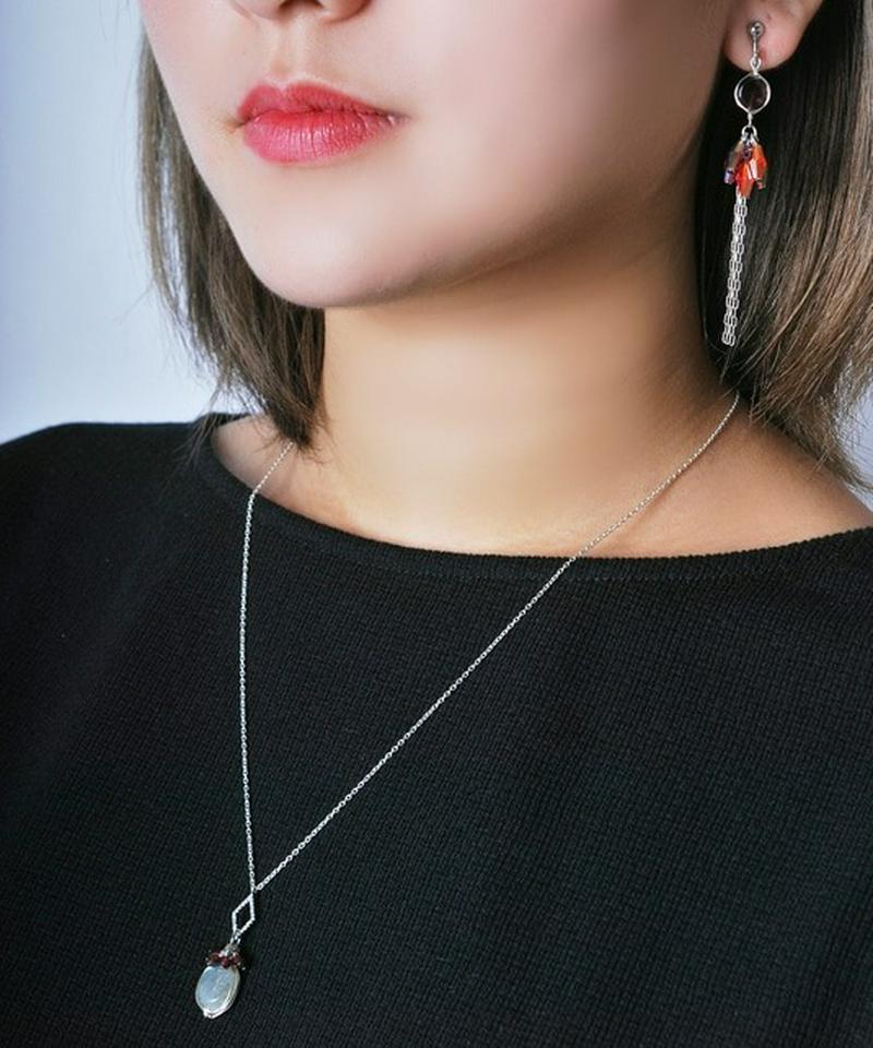 ガーネット×タッセルイヤリング（シルバー）