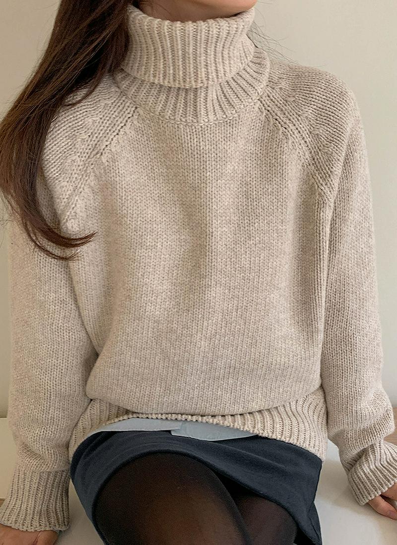 ラグランタートルネックニット