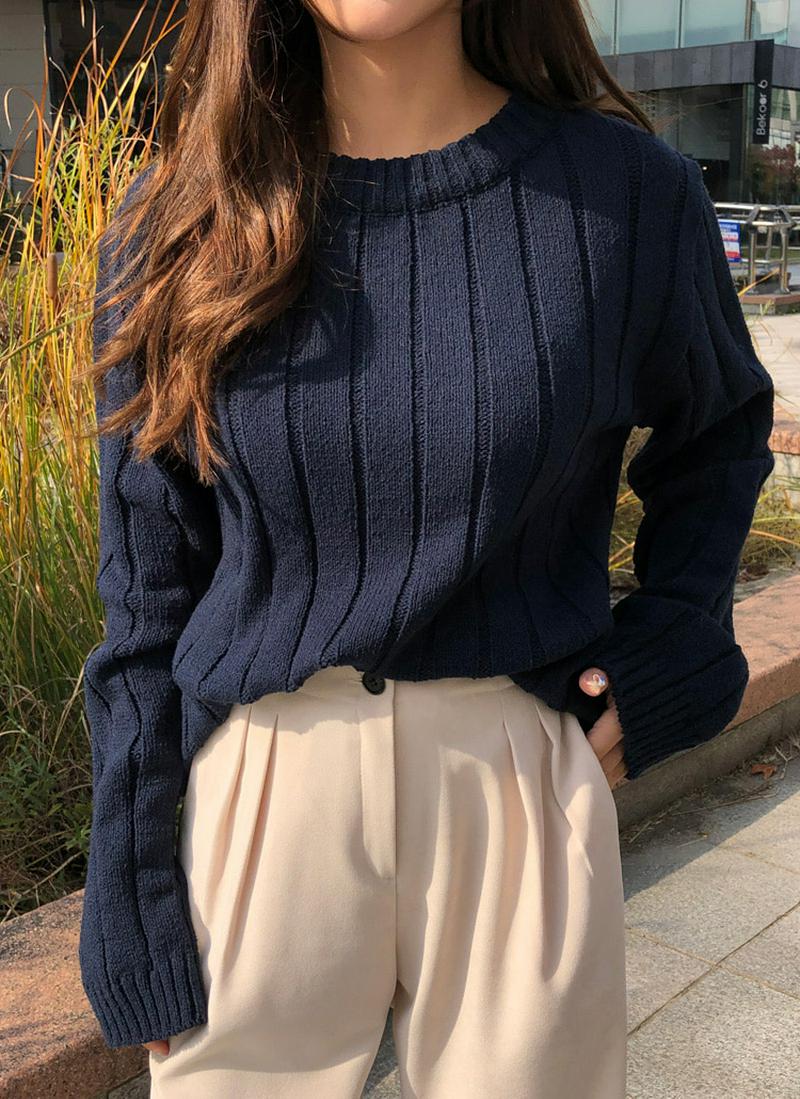 ラウンドネックニット