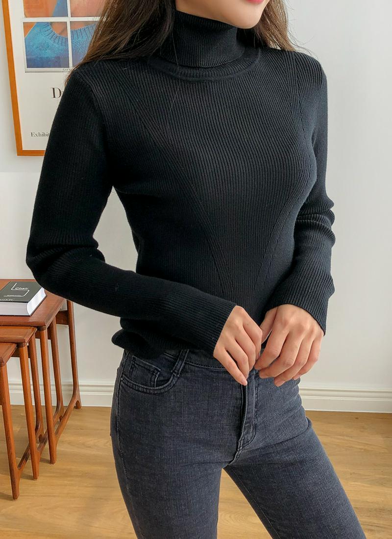 シンプルタートルネックニット