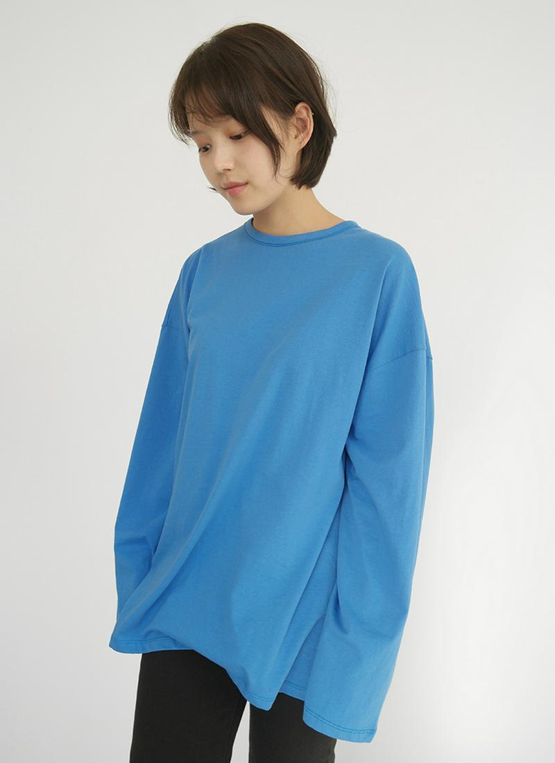 シンプル長袖Tシャツ