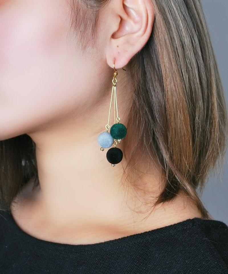 K14GF グリーン起毛ボール三色ピアス