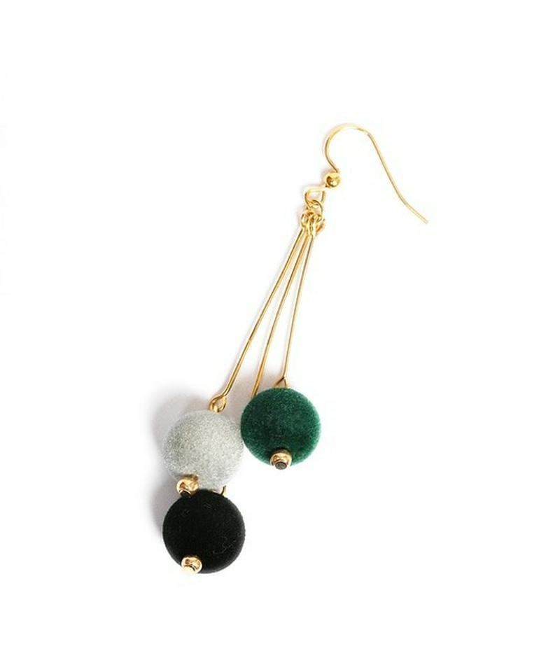 K14GF グリーン起毛ボール三色ピアス