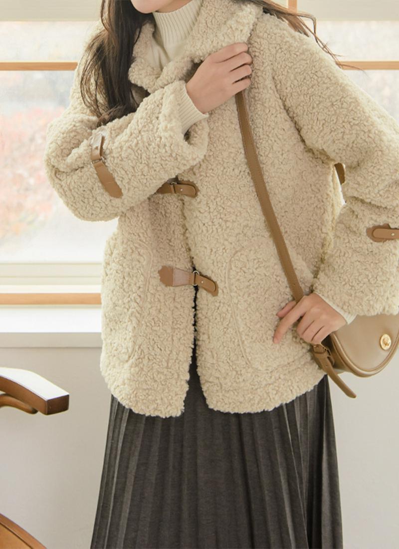 レザー調ボタンボアジャケット