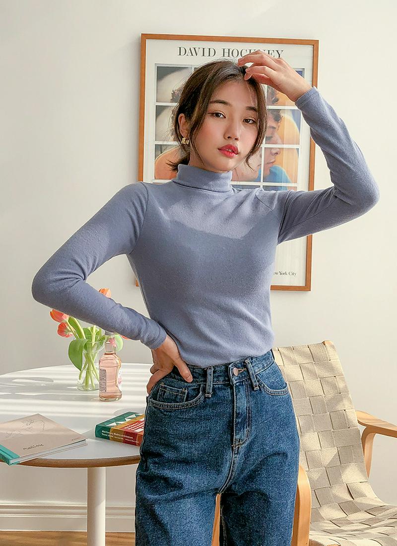 スリムフィットタートルネックTシャツ