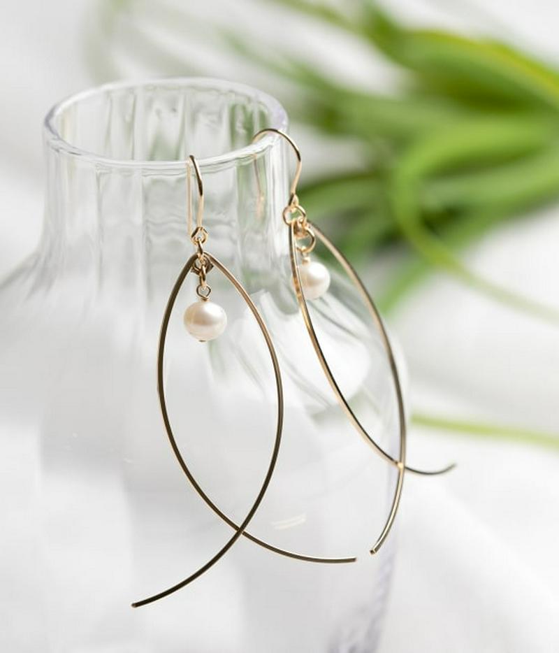 【DeWLuX】カーブワイヤーパールピアス