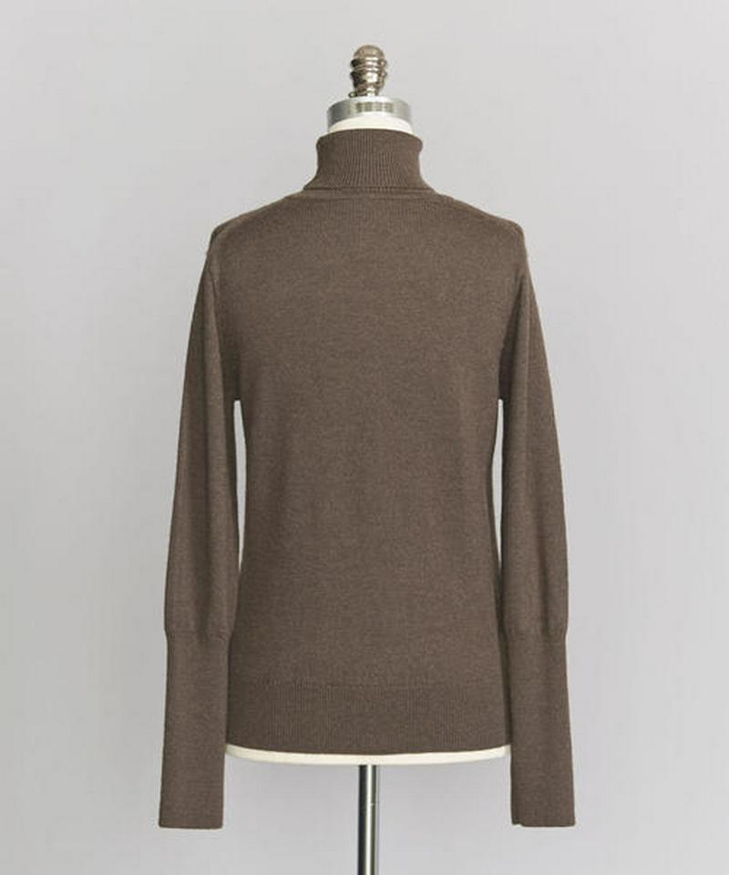 ＜LOEFF＞キャメルウールタートルネックニット