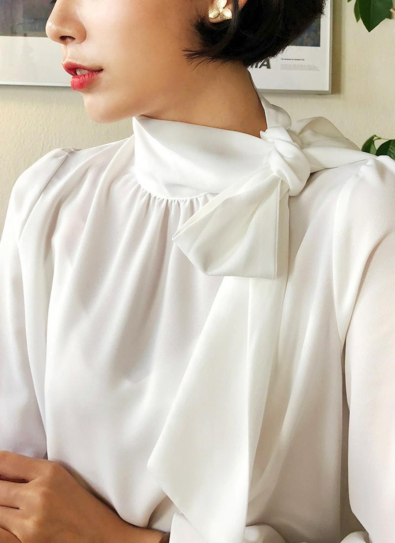 ≪人気商品再入荷≫ストラップハイネックブラウス・全2色 t53960 レディース【bl】 トップス ブラウス 長袖 ハイネック ストラップ リボン 無地 フェミニン きれい オシャレ 大人 カジュアル ホワイト 白 白ブラウス 秋 ハイホリHIHOLLI
