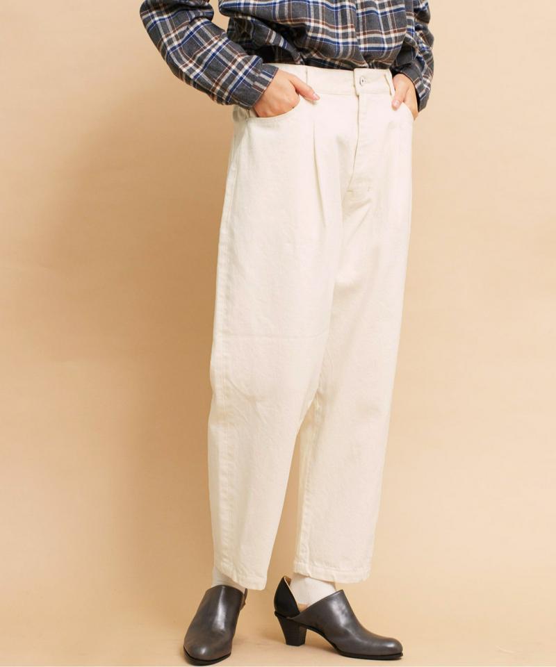 mat　ホワイトデニム アジャスト付　テーパードパンツ（mat quotidien）