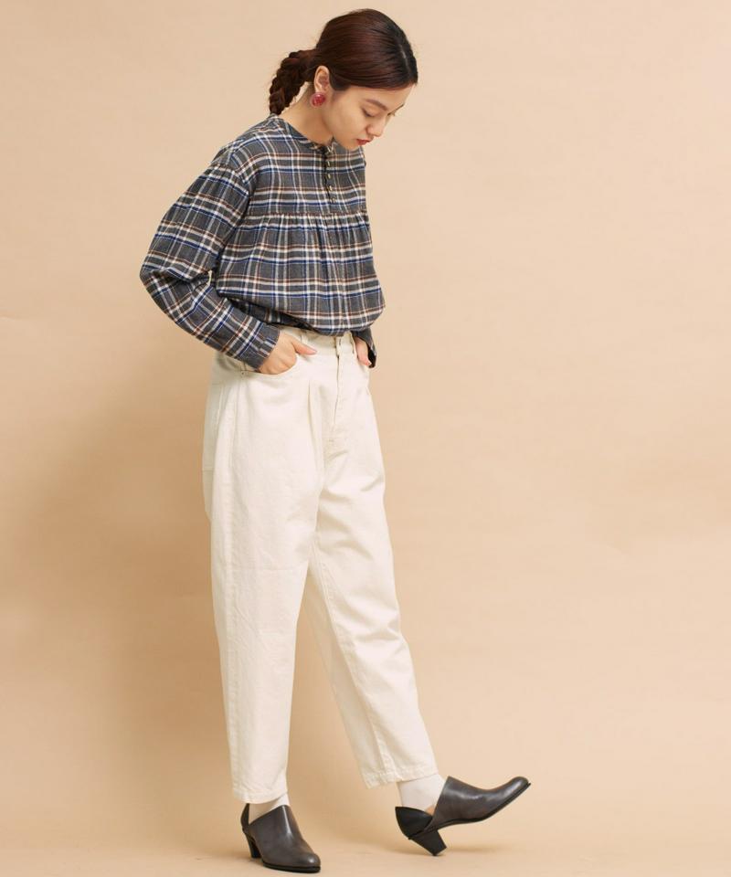 mat　ホワイトデニム アジャスト付　テーパードパンツ（mat quotidien）
