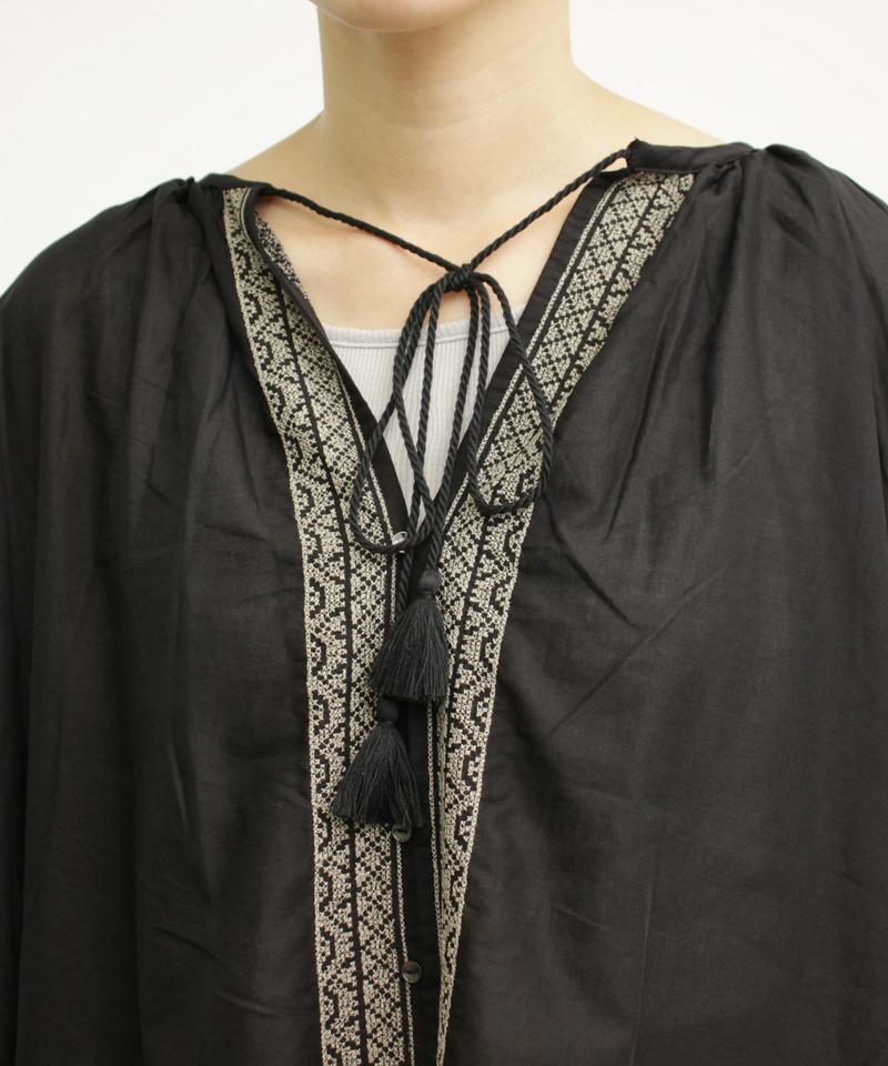 80/-ローン　パレスチナ刺繍2Wayブラウス