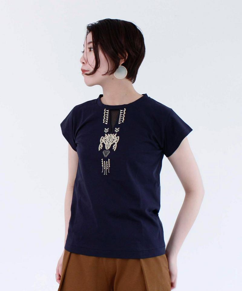 ○ 72/2ハイゲージ天竺　トライバル刺繍Tシャツ