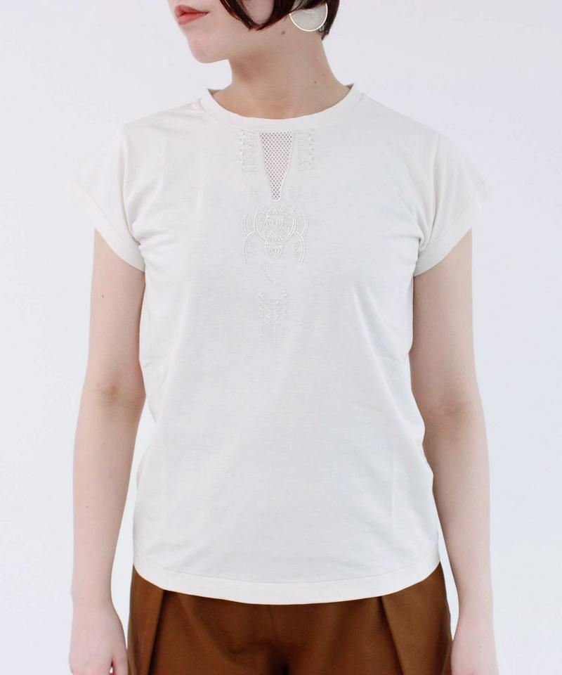 ○ 72/2ハイゲージ天竺　トライバル刺繍Tシャツ