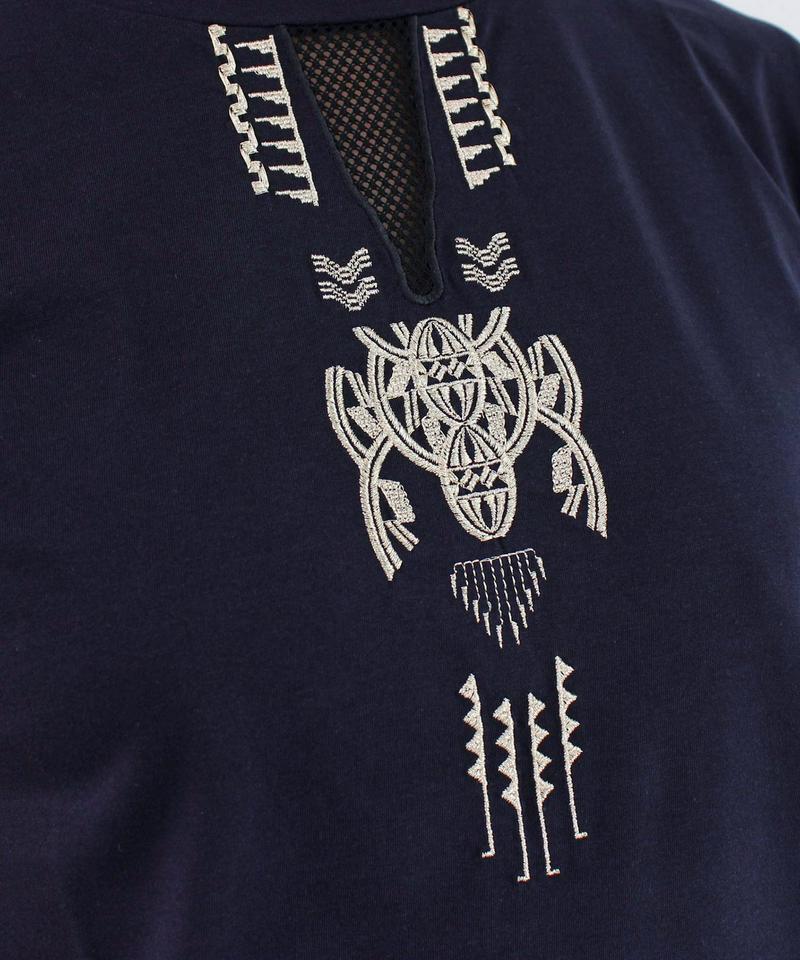 ○ 72/2ハイゲージ天竺　トライバル刺繍Tシャツ