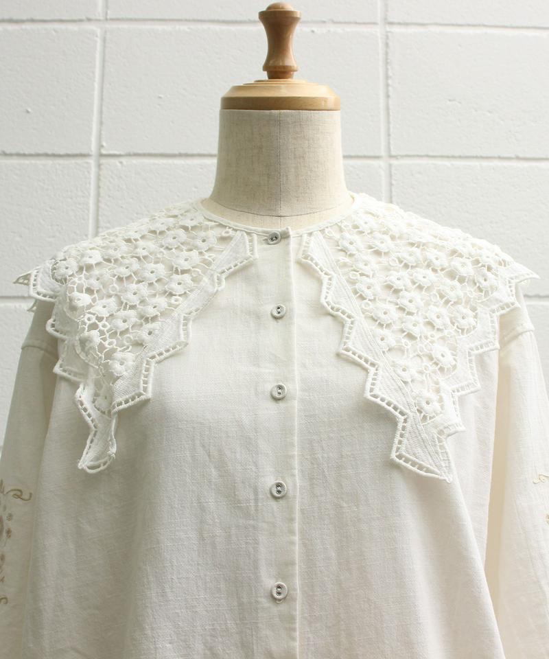 〇eiπe　レース衿ウサギ刺繍ブラウス
