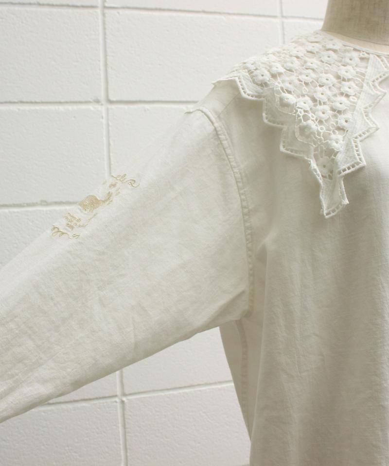 〇eiπe　レース衿ウサギ刺繍ブラウス