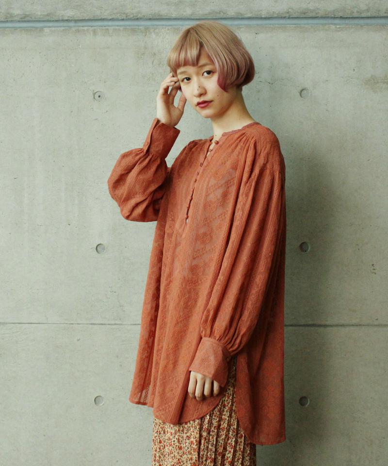 ○楊柳シフォン総刺繍ギャザーチュニックブラウス