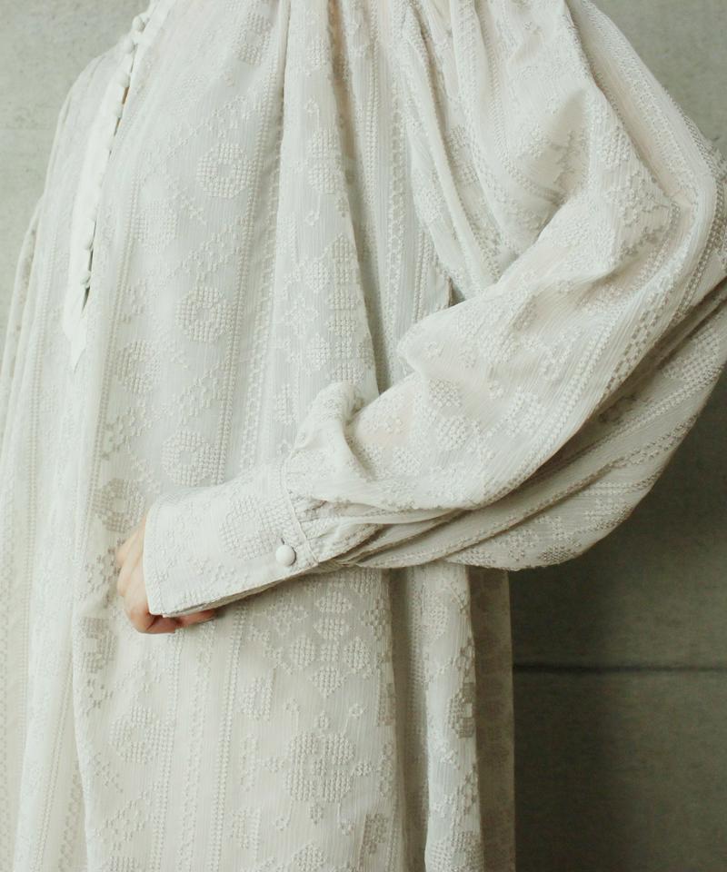○楊柳シフォン総刺繍ギャザーチュニックブラウス