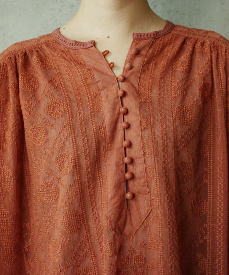 ○楊柳シフォン総刺繍ギャザーチュニックブラウス