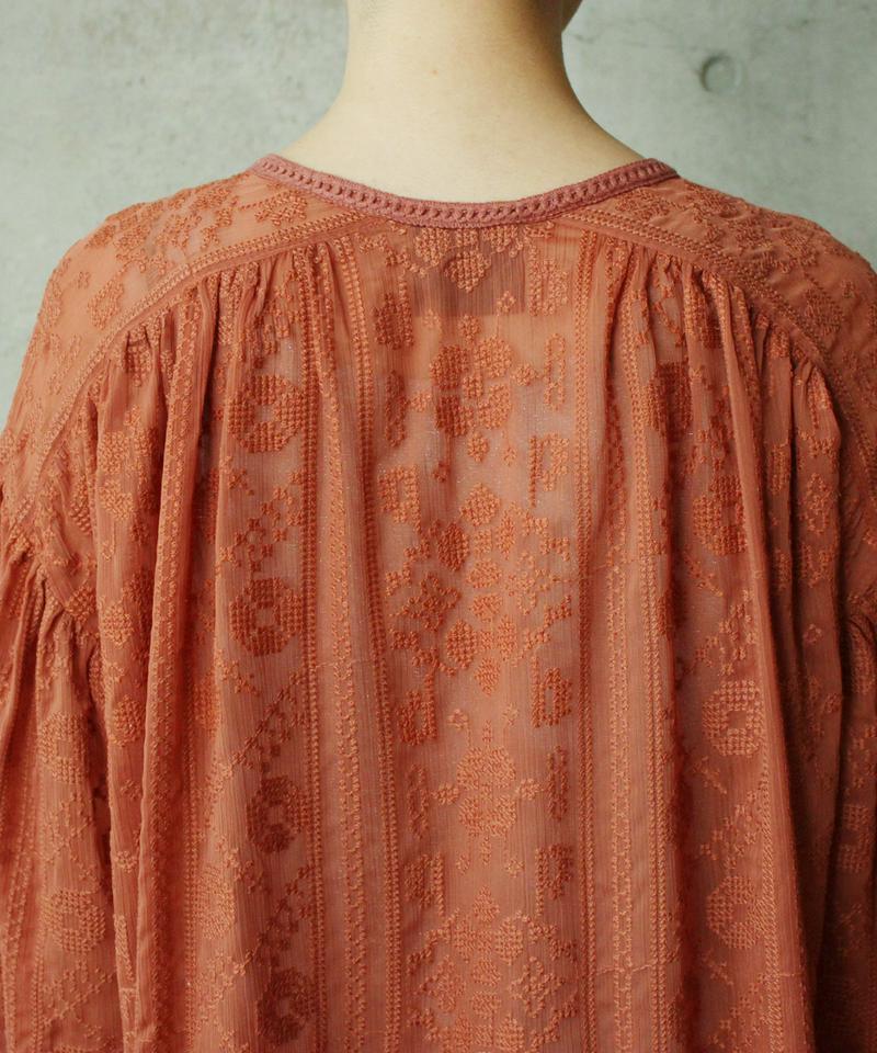○楊柳シフォン総刺繍ギャザーチュニックブラウス