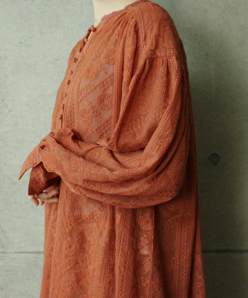 ○楊柳シフォン総刺繍ギャザーチュニックブラウス
