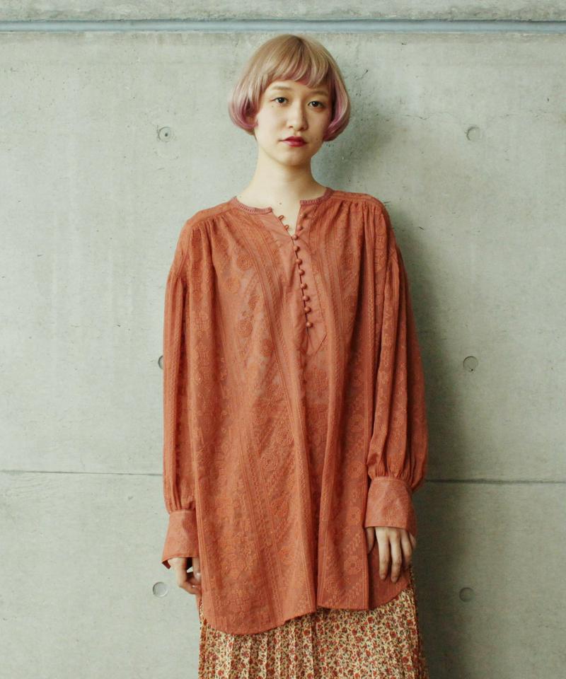 ○楊柳シフォン総刺繍ギャザーチュニックブラウス