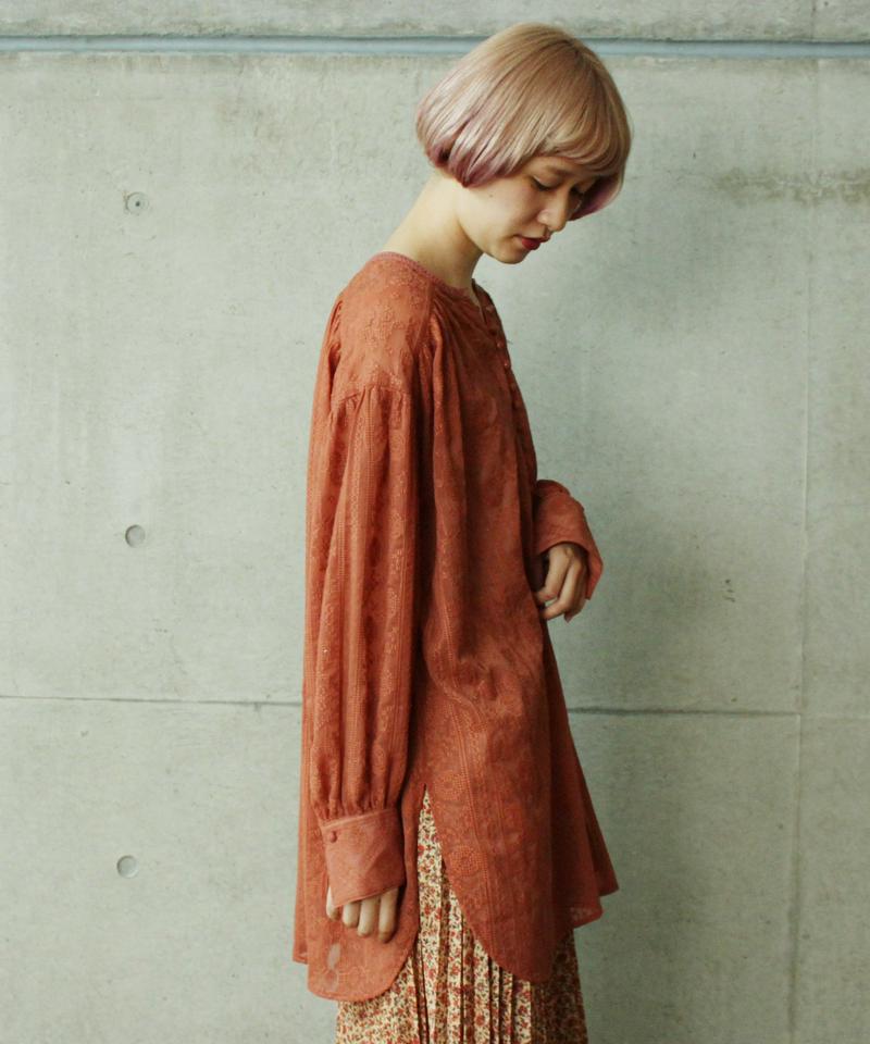 ○楊柳シフォン総刺繍ギャザーチュニックブラウス