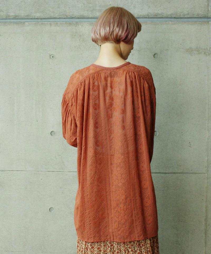 ○楊柳シフォン総刺繍ギャザーチュニックブラウス