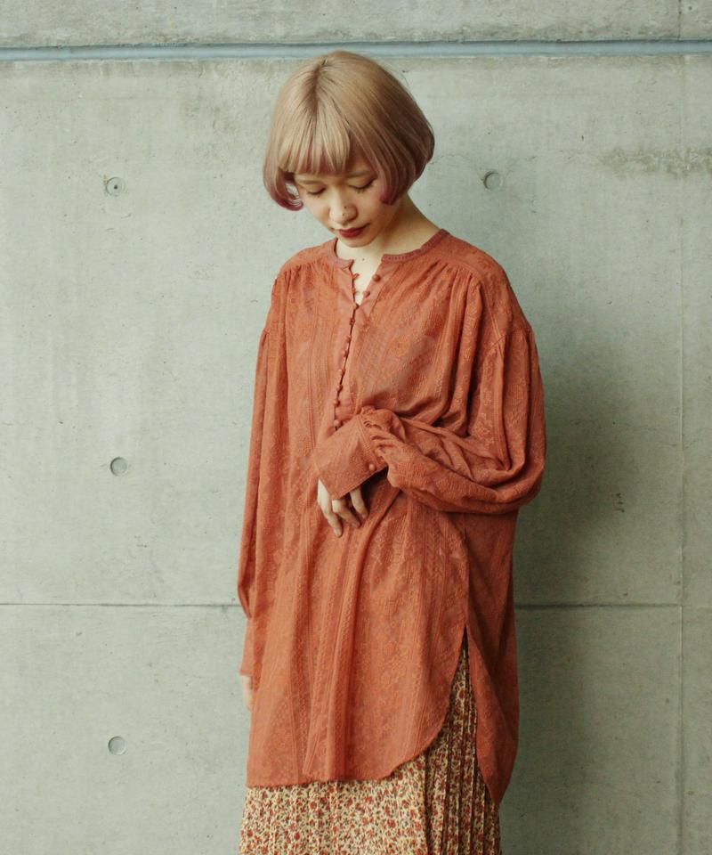 ○楊柳シフォン総刺繍ギャザーチュニックブラウス