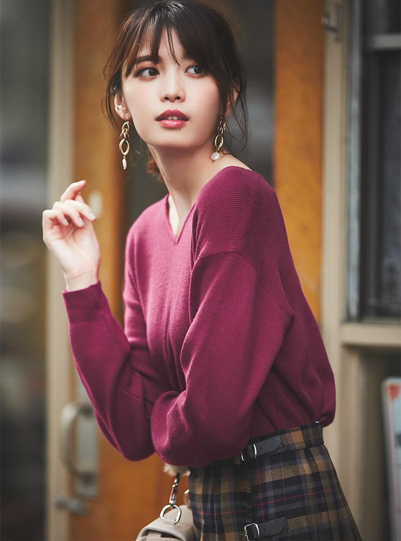 Vネックニットトップス