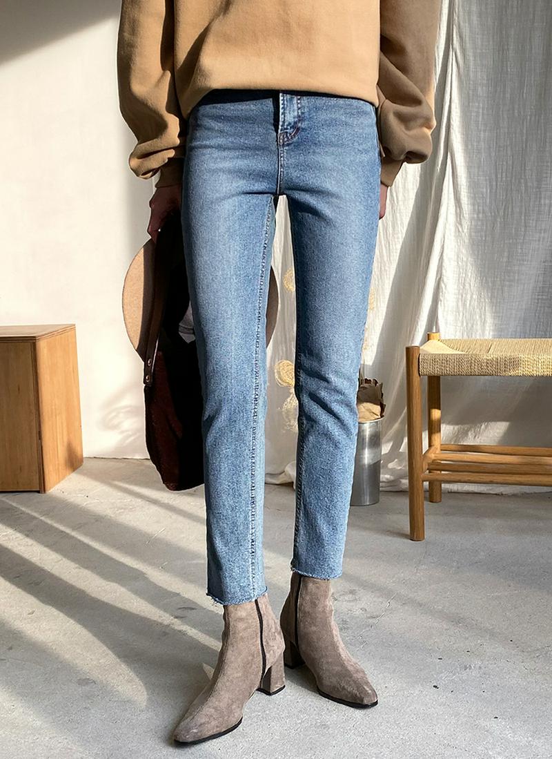裏起毛カットスリムデニムパンツ・全1色