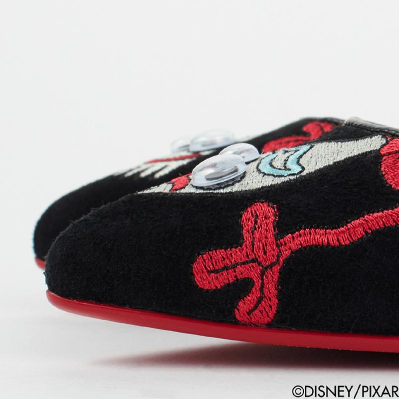 歩くたびに揺れる目がキュート♪フォーキーの刺繍フラット
