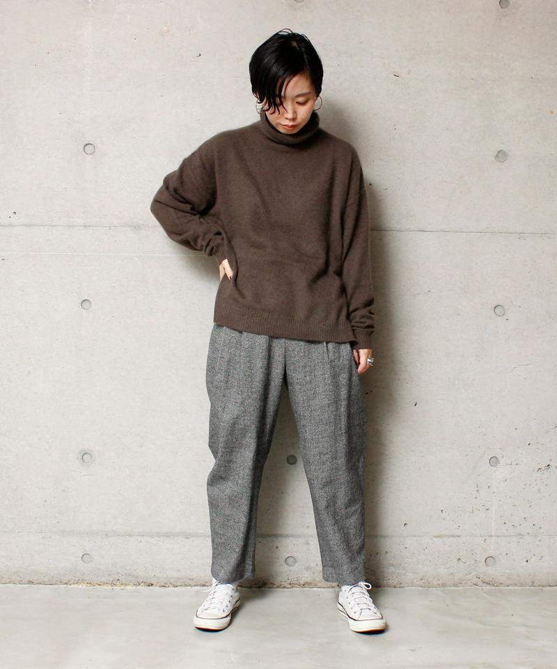 ラクーン50　タートルネックプルオーバー