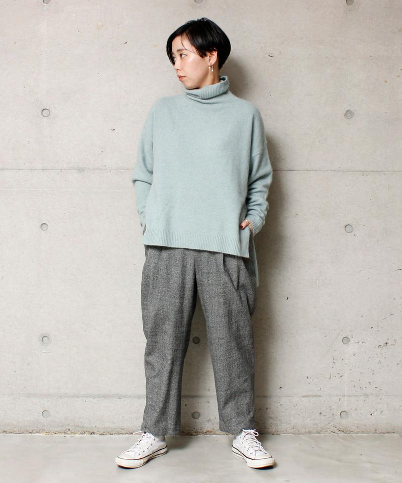 ラクーン50　タートルネックプルオーバー
