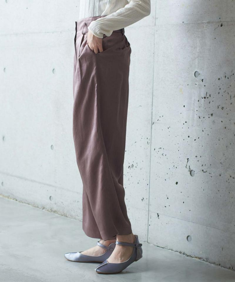 ○ アセテートサテンヴィンテージタックテーパードパンツ（cardo fabrica）