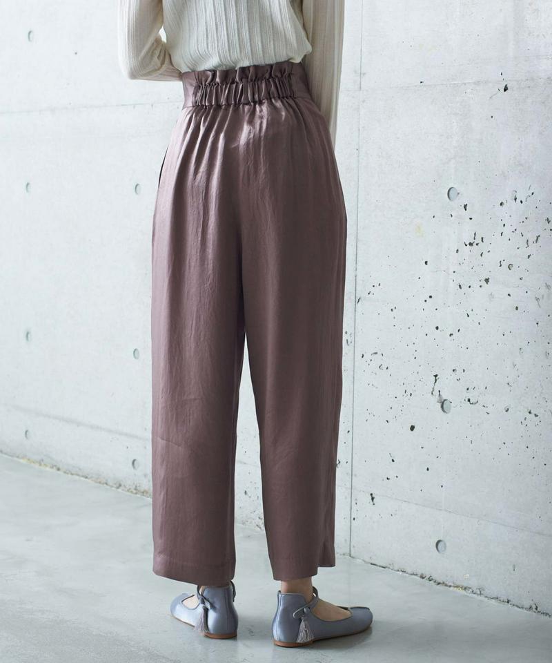 ○ アセテートサテンヴィンテージタックテーパードパンツ（cardo fabrica）