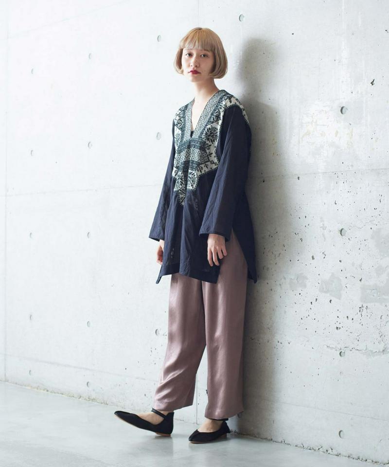 ○ アセテートサテンヴィンテージタックテーパードパンツ（cardo fabrica）