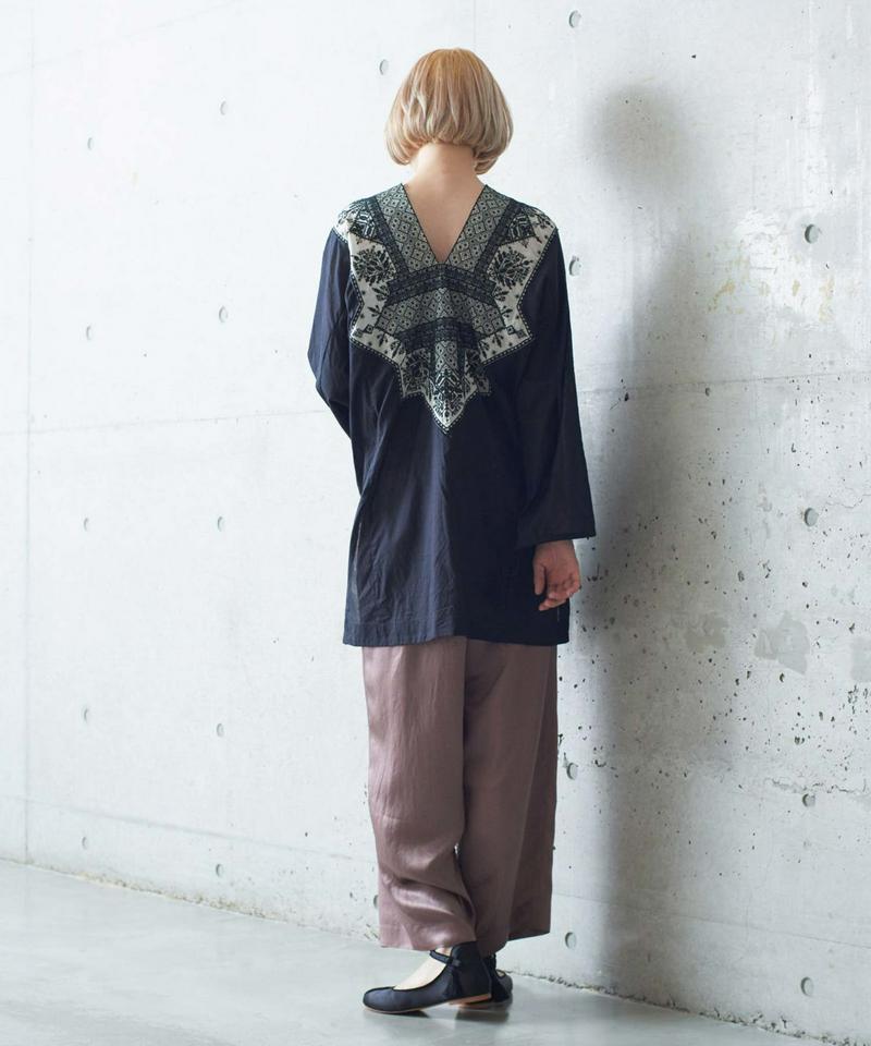 ○ アセテートサテンヴィンテージタックテーパードパンツ（cardo fabrica）