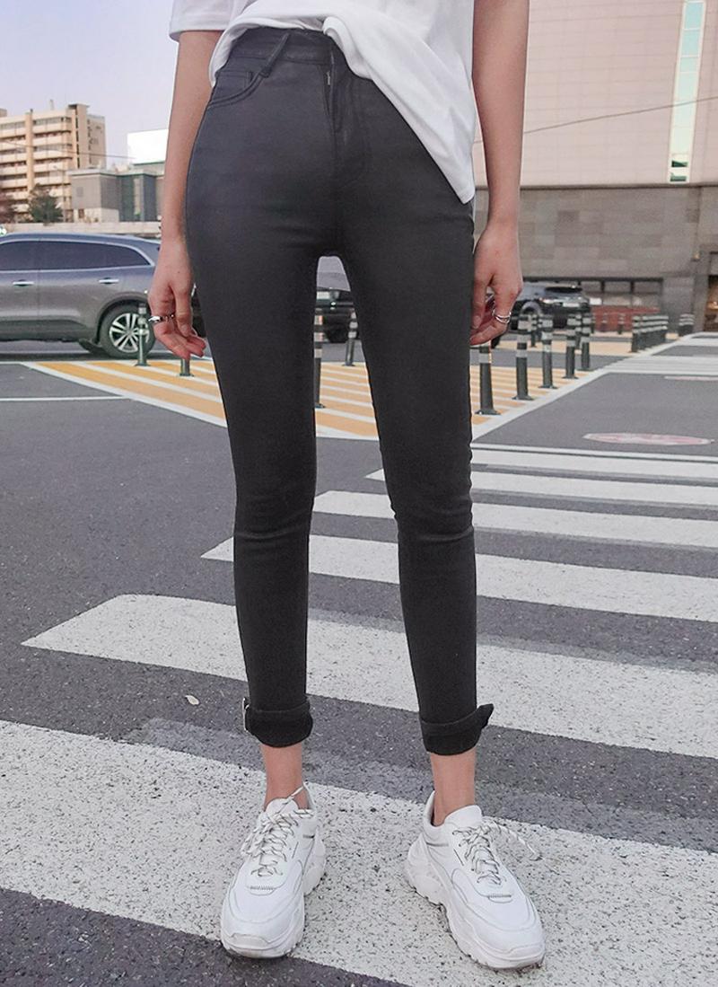 ジッパースリットブラックパンツ