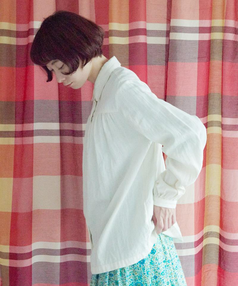 リネンコットンデニム　丸衿ブラウス（Lene non finito）