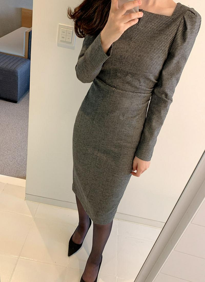 スクエアスリットネックスリムワンピース