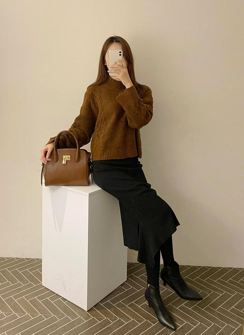 ケーブルモックネックニット
