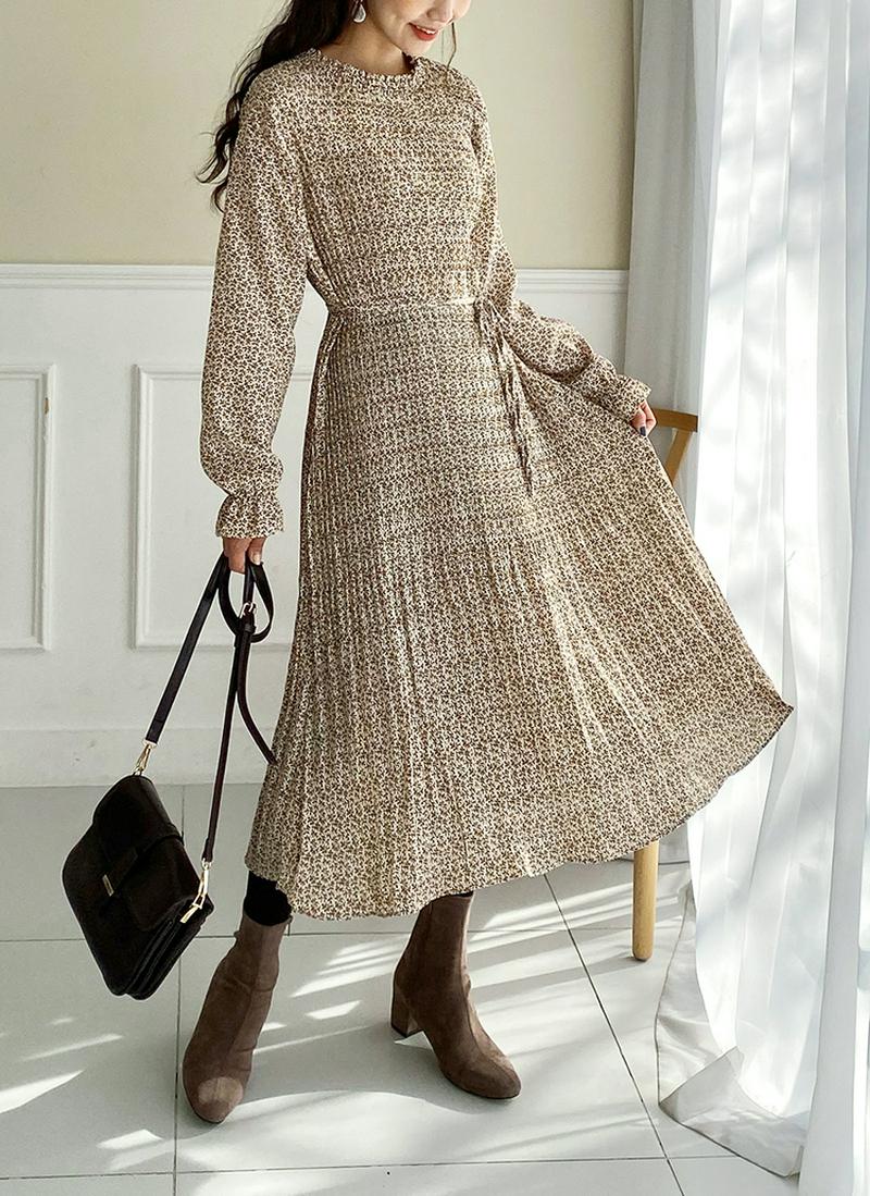 ストラップ付プリーツ花柄ワンピース・全2色