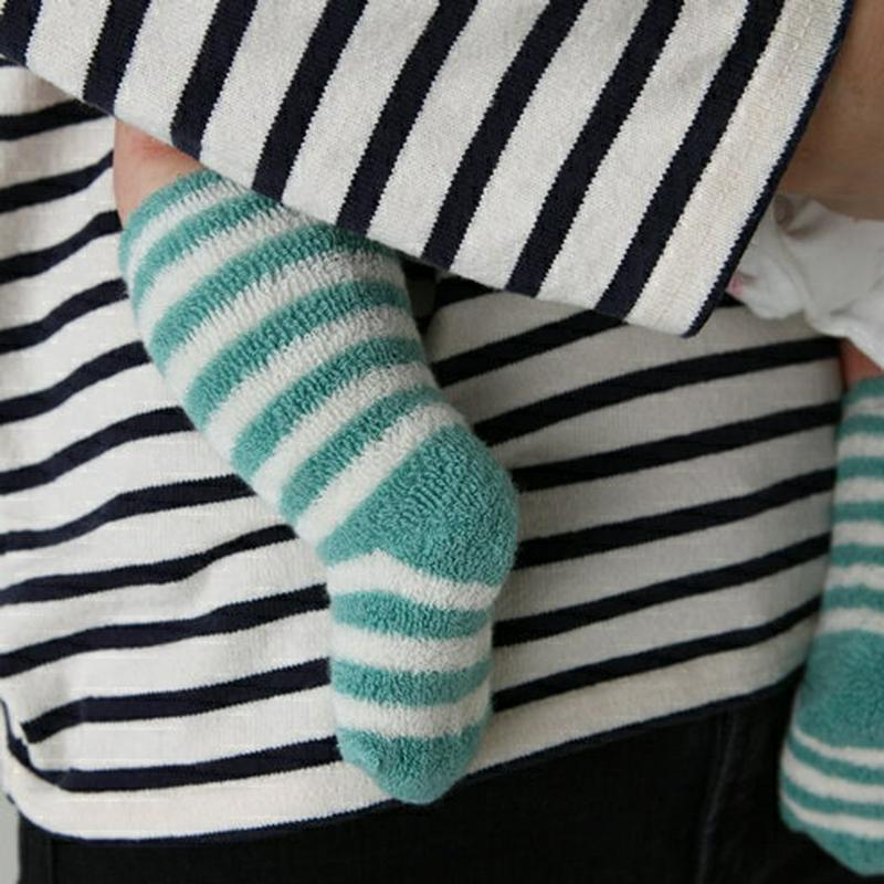 【全品送料無料～6/26 09:59迄】【あす楽】【公式 靴下屋】 ベビー ボーダーハイソックス / 靴下 タビオ Tabio くつ下 ベビー ベビーソックス 子供 子供用靴下 出産祝い ギフト 白 日本製