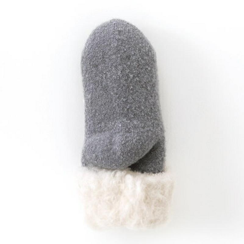 【全品送料無料～6/26 09:59迄】【あす楽】【公式 靴下屋】 キッズ 裏起毛ホイップムートン風ソックス 13～15cm / 靴下屋 靴下 タビオ Tabio くつ下 ショート キッズ 子供 子供用靴下 白 日本製