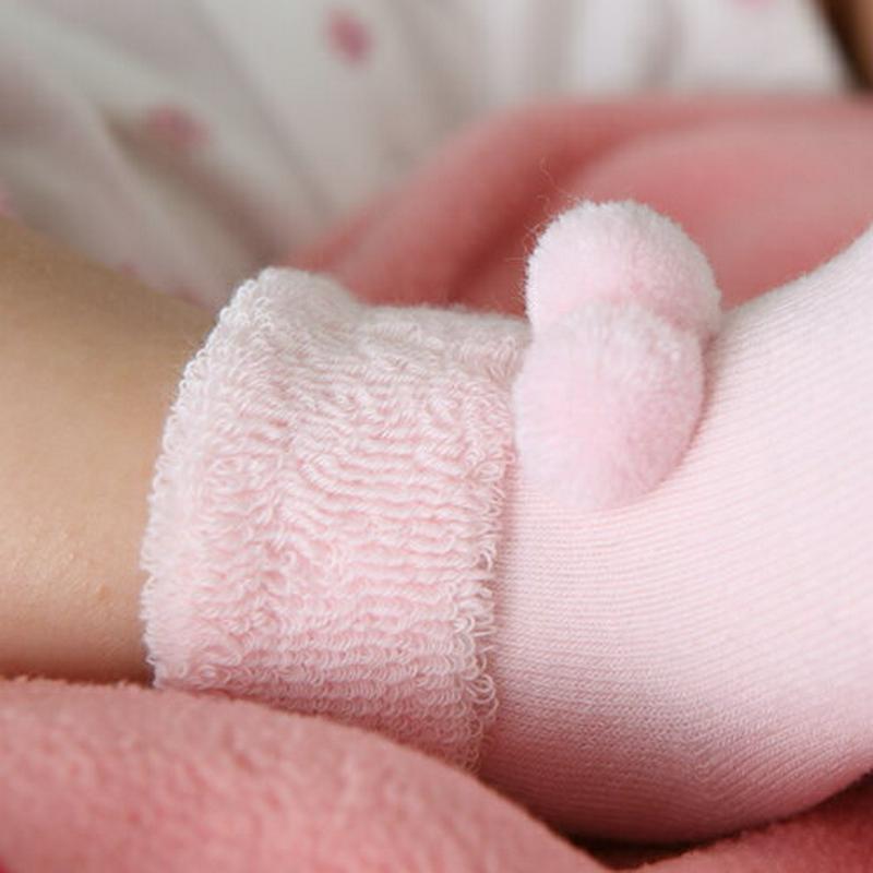 【全品送料無料★〜12/26 23:59迄】【あす楽】【靴下屋】 ベビーボンボンつき折り返しソックス ピンク / 靴下 タビオ Tabio くつ下 ベビー 子供 子供用靴下 出産祝い 日本製 ¬