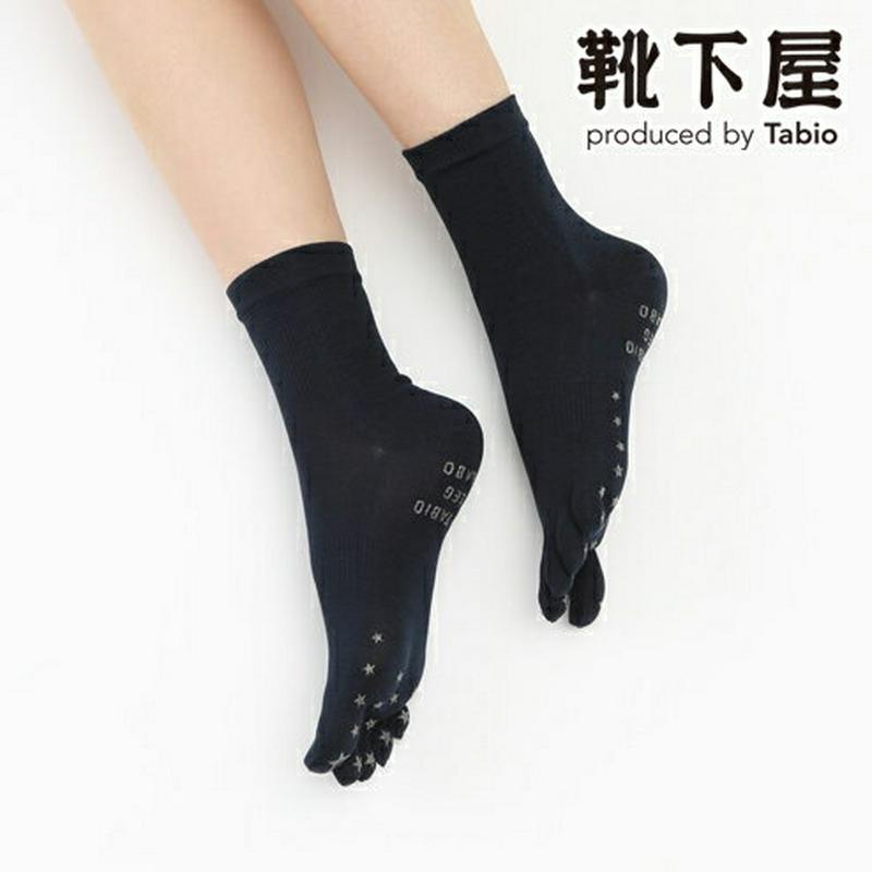 【あす楽】【TABIO LEG LABO】 しっとり絹の滑り止め付き5本指ソックス22〜24cm【気持ちいいシルクの靴下】 / 